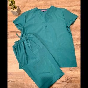 Green tone scrubs set